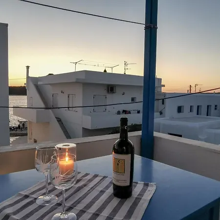 Helen's Minimal & Aliki (Paros)