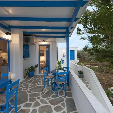 Helen's Minimal & * Aliki (Paros)