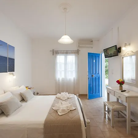 Helen's Minimal & Apartment Aliki (Paros)