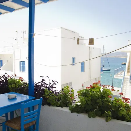 Helen's Minimal & Aliki (Paros)