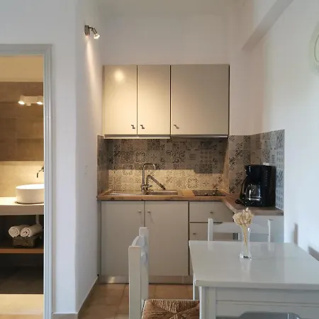 Helen's Minimal & Apartment Aliki (Paros)