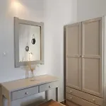 Helen's Minimal & Alikí