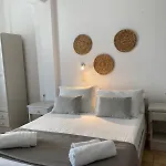 Helen's Minimal & Апартаменты Алики