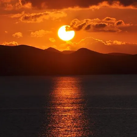 Helen's Minimal & Alikí