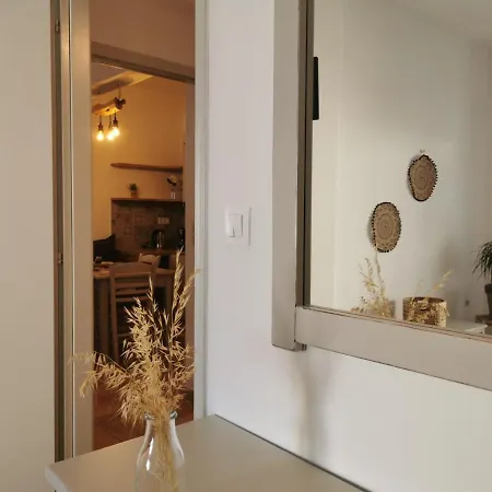 Helen's Minimal &