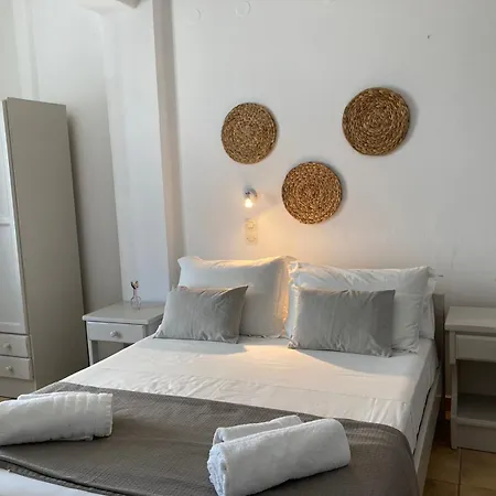 Helen's Minimal & Apartment Alikí