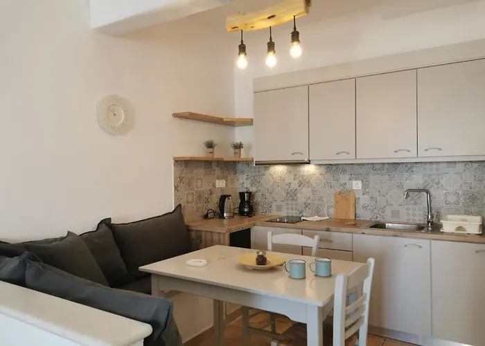 Helen's Minimal & * Alikí