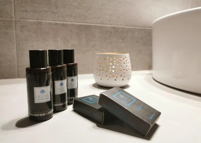 Helen's Minimal & Alikí