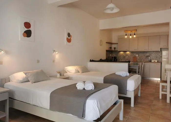 Helen's Minimal & דירה Alikí