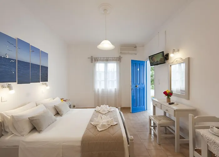 Helen's Minimal & דירה Alikí