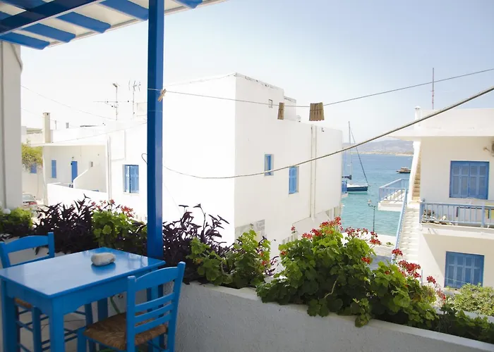 Helen's Minimal & Aliki (Paros)