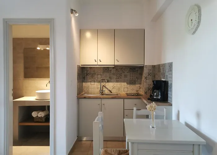 Helen's Minimal & דירה Alikí